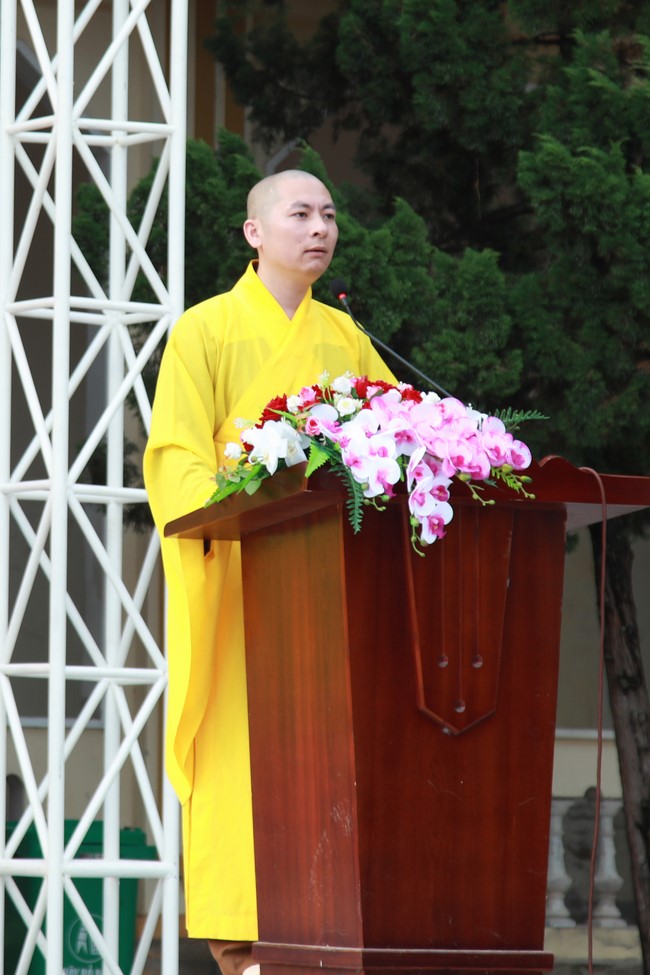 Co Am Pagoda Awarding the Scholarship Strengthening  the footsteps of talents to Dien Chau 3 High School