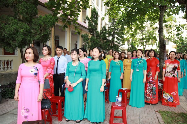 Co Am Pagoda Awarding the Scholarship Strengthening  the footsteps of talents to Dien Chau 3 High School