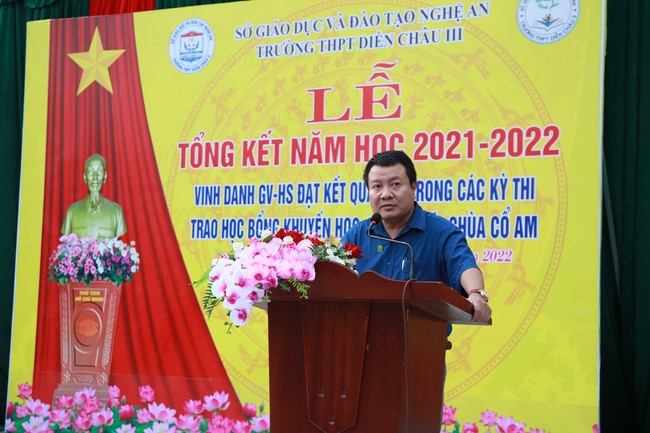 Co Am Pagoda Awarding the Scholarship Strengthening  the footsteps of talents to Dien Chau 3 High School