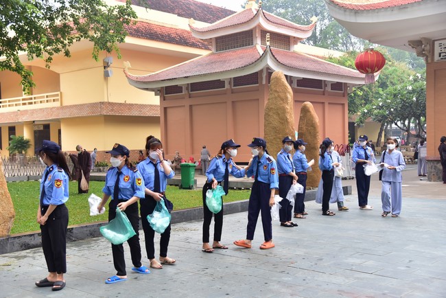 Visit Truc Lam Chanh Giac Monastery, Tien Giang of Hoang Phap pagoda security Team