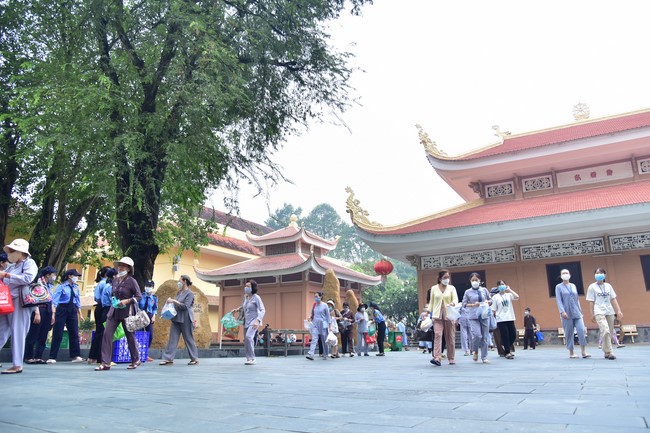 Visit Truc Lam Chanh Giac Monastery, Tien Giang of Hoang Phap pagoda security Team