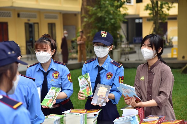 Visit Truc Lam Chanh Giac Monastery, Tien Giang of Hoang Phap pagoda security Team
