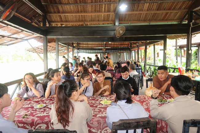 Visit Truc Lam Chanh Giac Monastery, Tien Giang of Hoang Phap pagoda security Team