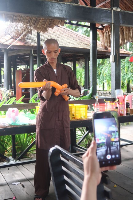 Visit Truc Lam Chanh Giac Monastery, Tien Giang of Hoang Phap pagoda security Team