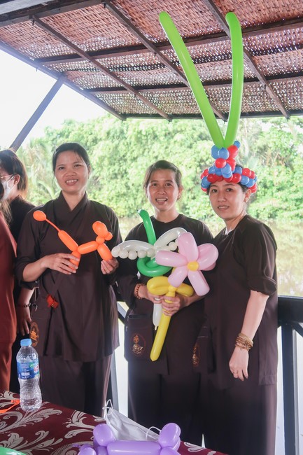 Visit Truc Lam Chanh Giac Monastery, Tien Giang of Hoang Phap pagoda security Team