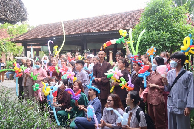 Visit Truc Lam Chanh Giac Monastery, Tien Giang of Hoang Phap pagoda security Team