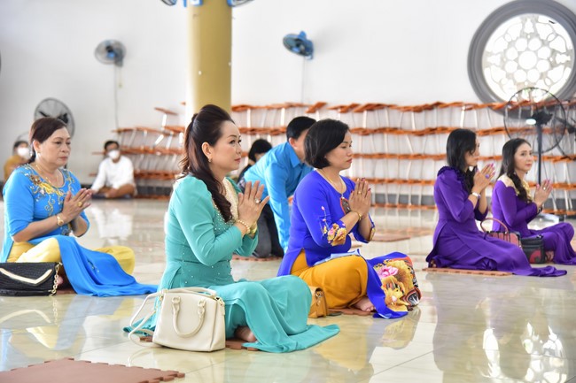 Wedding Ceremony at the pagoda