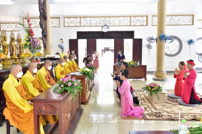 Wedding Ceremony at the pagoda