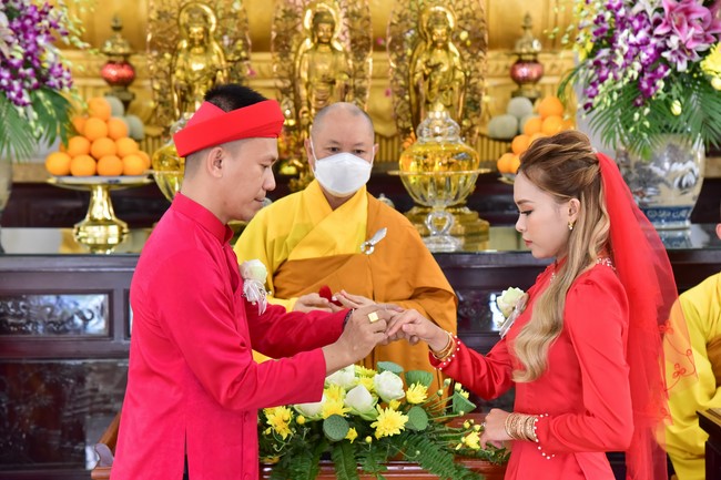 Wedding Ceremony at the pagoda