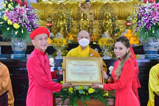 Wedding Ceremony at the pagoda