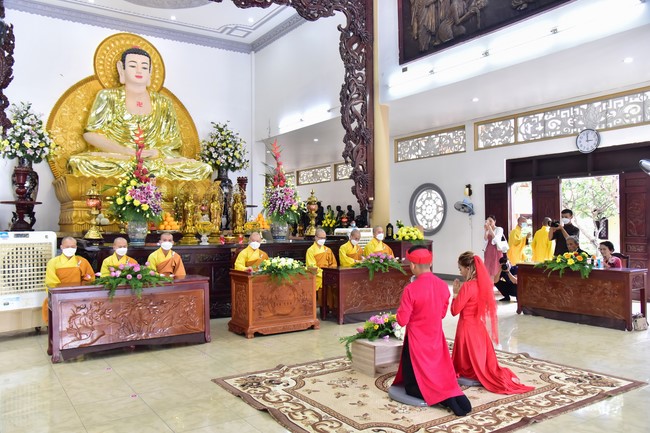 Wedding Ceremony at the pagoda