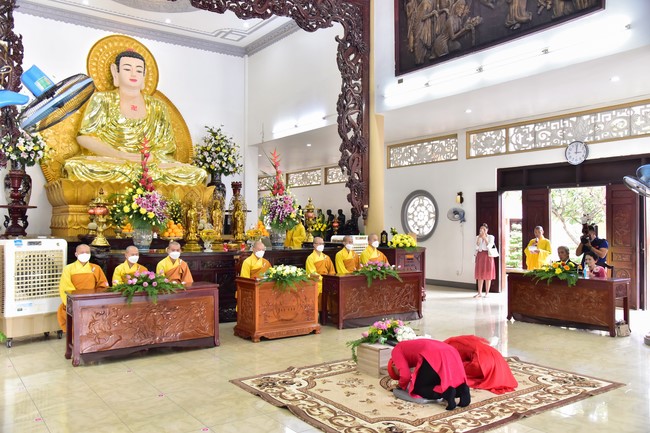 Wedding Ceremony at the pagoda