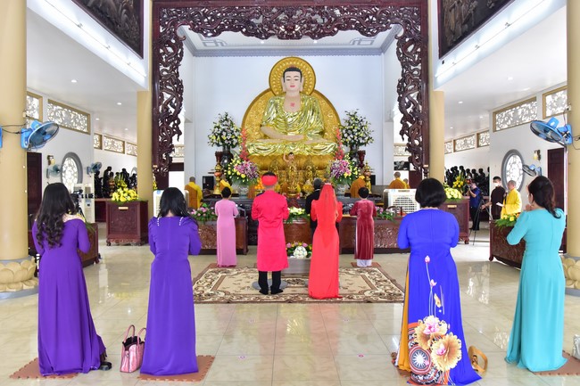 Wedding Ceremony at the pagoda