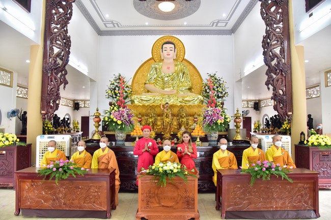 Wedding Ceremony at the pagoda