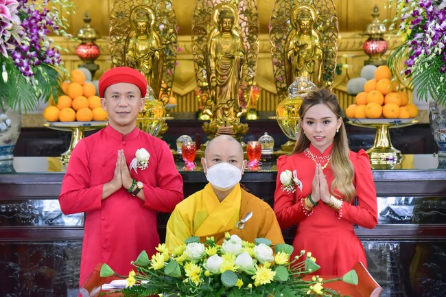 Wedding Ceremony at the pagoda