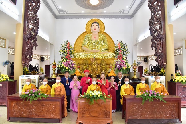 Wedding Ceremony at the pagoda