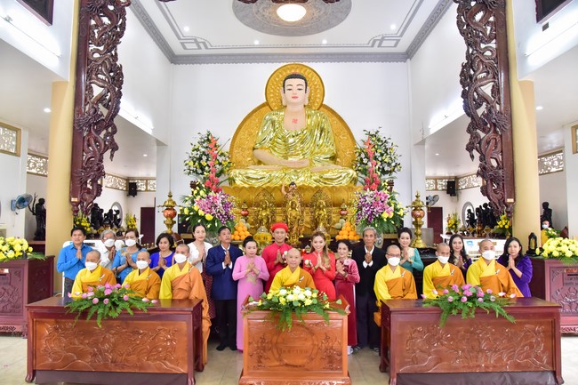 Wedding Ceremony at the pagoda