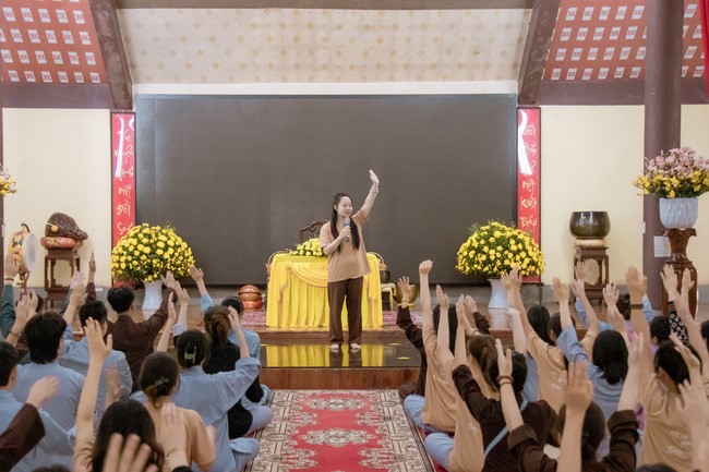 2nd day of the Retreat Back to a Peaceful Place at Hoa Phuc Pagoda