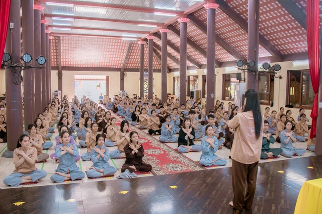 2nd day of the Retreat Back to a Peaceful Place at Hoa Phuc Pagoda