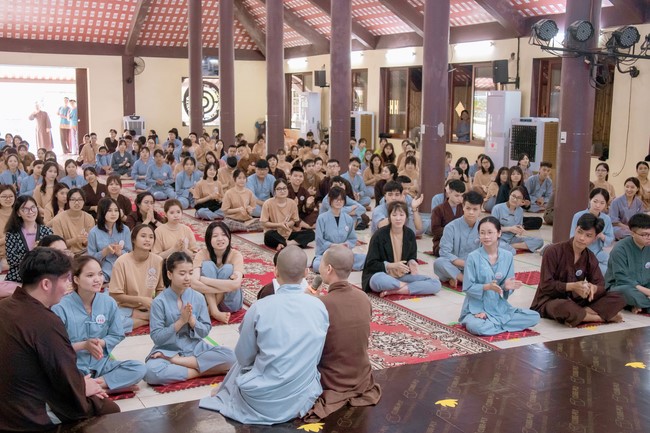 2nd day of the Retreat Back to a Peaceful Place at Hoa Phuc Pagoda