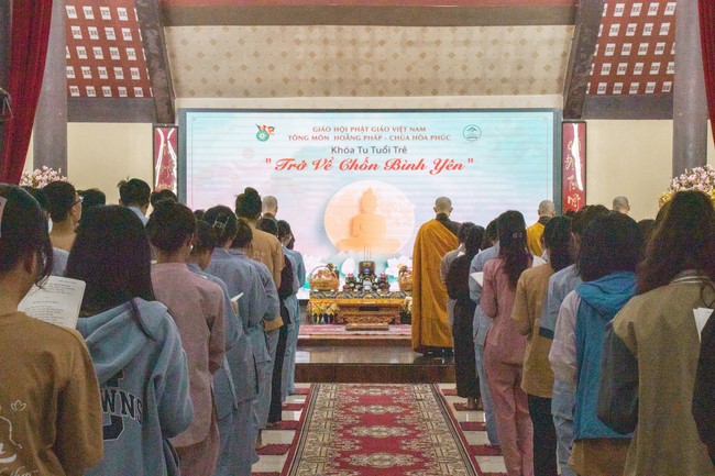 2nd day of the Retreat Back to a Peaceful Place at Hoa Phuc Pagoda