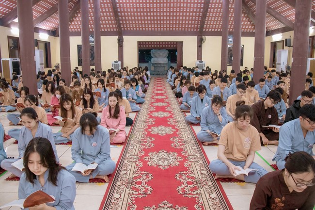 2nd day of the Retreat Back to a Peaceful Place at Hoa Phuc Pagoda