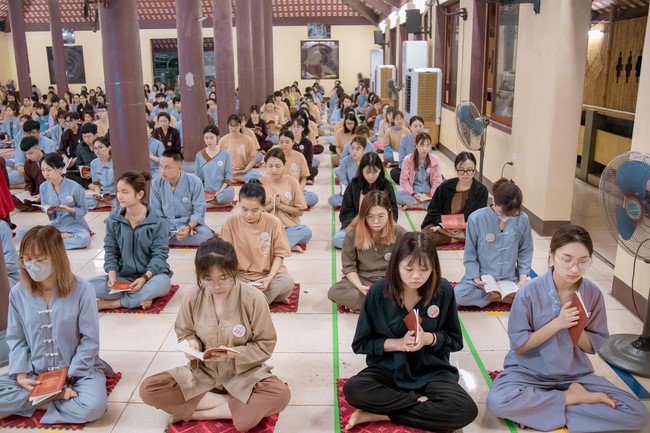 2nd day of the Retreat Back to a Peaceful Place at Hoa Phuc Pagoda