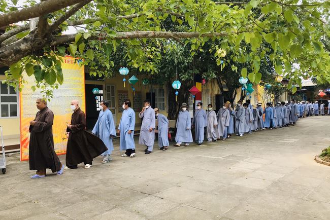 Welcoming the pilgrimage delegation of Hoang Phap Pagoda at Dong Cao Pagoda