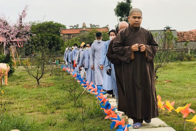 Welcoming the pilgrimage delegation of Hoang Phap Pagoda at Dong Cao Pagoda