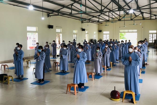 Welcoming the pilgrimage delegation of Hoang Phap Pagoda at Dong Cao Pagoda