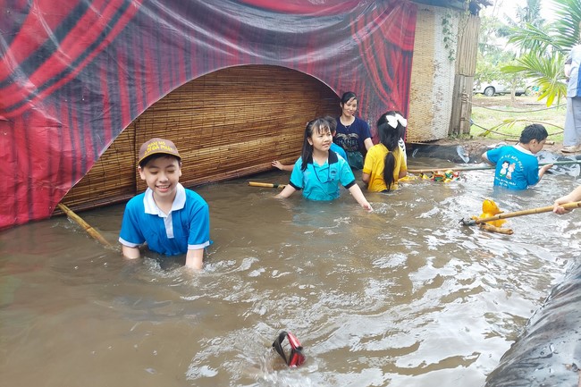 Khóa tu thanh thiếu niên: Chuyến dã ngoại nông trại và sân chim Vàm Hồ, Bến Tre