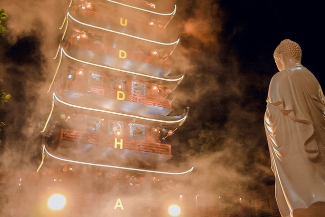 2nd day of the Retreat Back to a Peaceful Place - Candle Lighting Night - at Hoa Phuc Pagoda