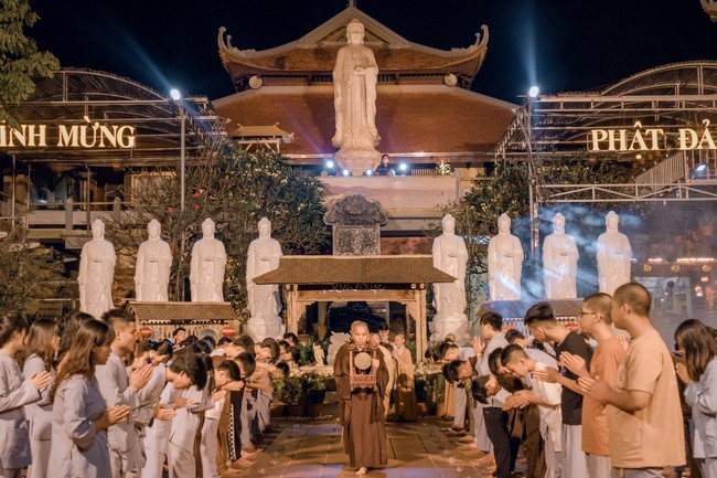 2nd day of the Retreat Back to a Peaceful Place - Candle Lighting Night - at Hoa Phuc Pagoda