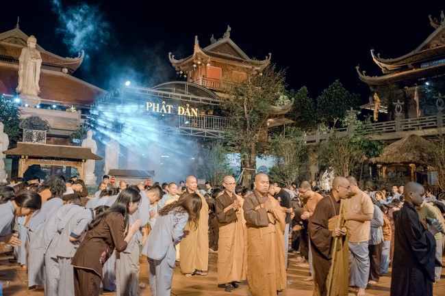 2nd day of the Retreat Back to a Peaceful Place - Candle Lighting Night - at Hoa Phuc Pagoda