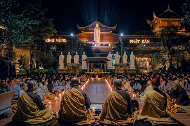 2nd day of the Retreat Back to a Peaceful Place - Candle Lighting Night - at Hoa Phuc Pagoda