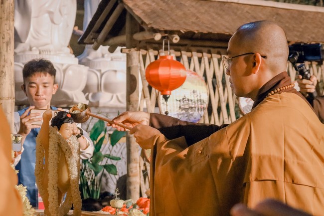 2nd day of the Retreat Back to a Peaceful Place - Candle Lighting Night - at Hoa Phuc Pagoda