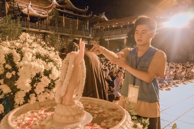 2nd day of the Retreat Back to a Peaceful Place - Candle Lighting Night - at Hoa Phuc Pagoda