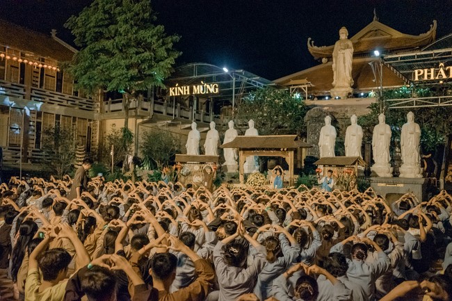 2nd day of the Retreat Back to a Peaceful Place - Candle Lighting Night - at Hoa Phuc Pagoda