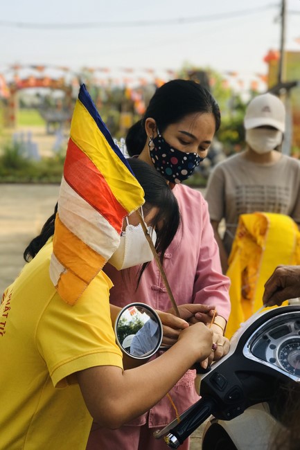 Charity trip on the occasion of Buddha's Birthday of Dong Cao pagoda