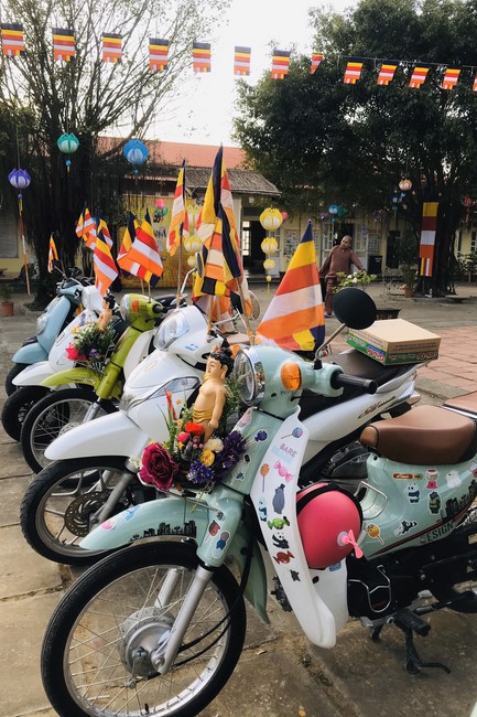 Charity trip on the occasion of Buddha's Birthday of Dong Cao pagoda