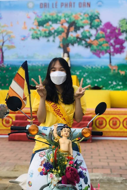 Charity trip on the occasion of Buddha's Birthday of Dong Cao pagoda