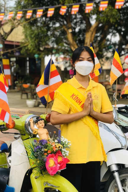 Charity trip on the occasion of Buddha's Birthday of Dong Cao pagoda