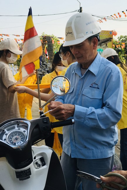 Charity trip on the occasion of Buddha's Birthday of Dong Cao pagoda