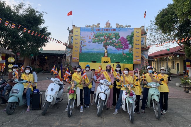 Charity trip on the occasion of Buddha's Birthday of Dong Cao pagoda