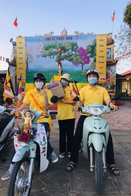 Charity trip on the occasion of Buddha's Birthday of Dong Cao pagoda