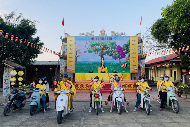 Charity trip on the occasion of Buddha's Birthday of Dong Cao pagoda