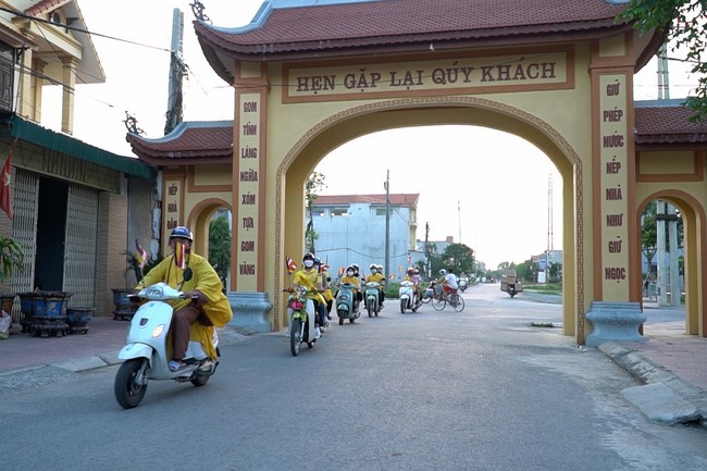 Charity trip on the occasion of Buddha's Birthday of Dong Cao pagoda