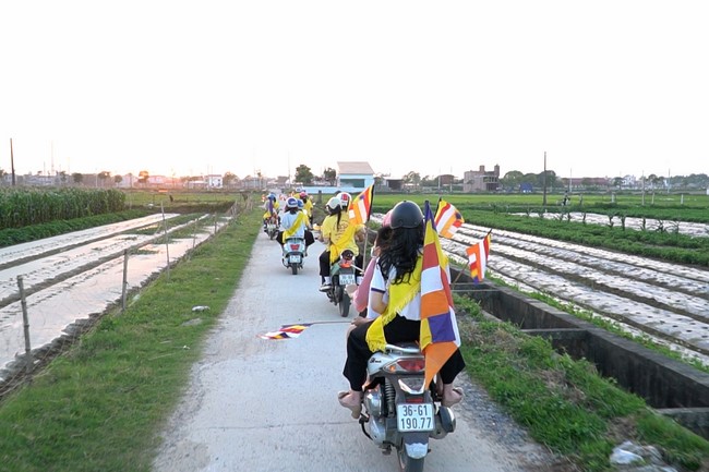 Charity trip on the occasion of Buddha's Birthday of Dong Cao pagoda