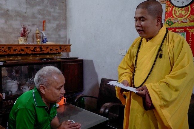 Charity trip on the occasion of Buddha's Birthday of Dong Cao pagoda