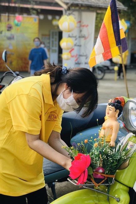 Charity trip on the occasion of Buddha's Birthday of Dong Cao pagoda